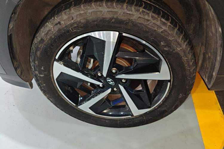 Used Hyundai ix35 2021 2.0L Automatic 2WD GLS Leading Edition Left Front Wheel Hub