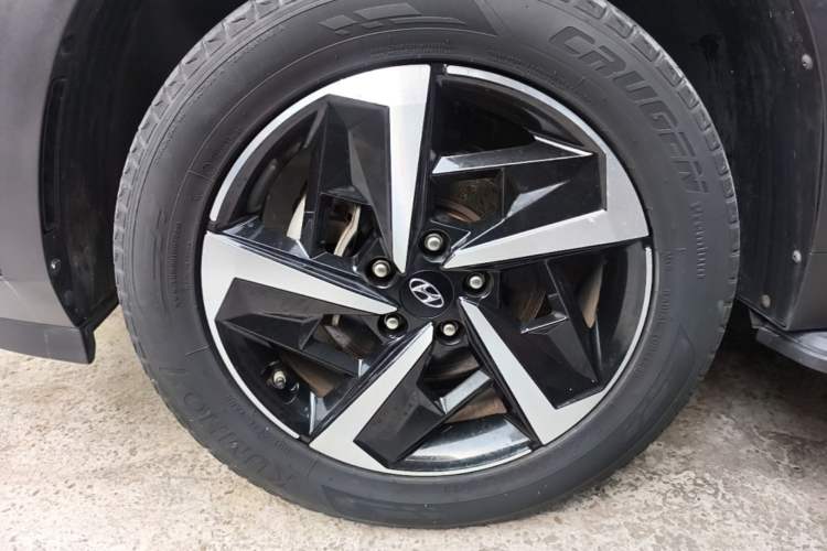 Used Hyundai ix35 2021 2.0L Automatic 2WD GLS Leading Edition Left Front Wheel Hub