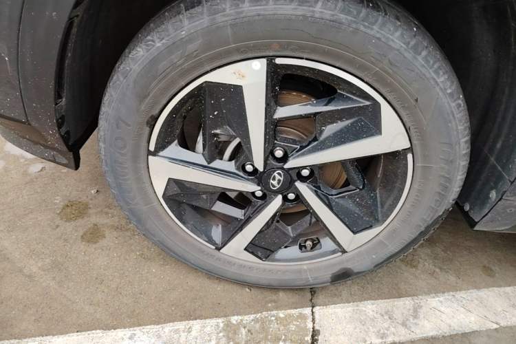 Used Hyundai ix35 2021 2.0L Automatic 2WD GLS Leading Edition Left Front Wheel Hub