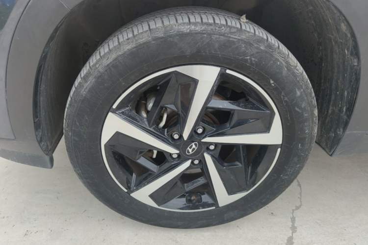 Used Hyundai ix35 2021 2.0L Automatic 2WD GLS Leading Edition Left Front Wheel Hub