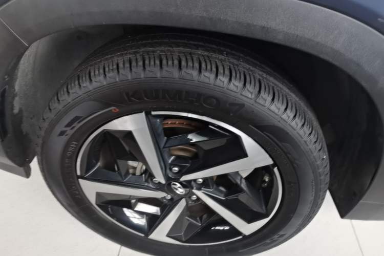 Used Hyundai ix35 2021 2.0L Automatic 2WD GLS Leading Edition Left Front Wheel Hub