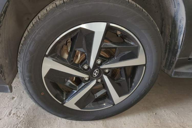 Used Hyundai ix35 2021 2.0L Automatic 2WD GLS Leading Edition Left Front Wheel Hub