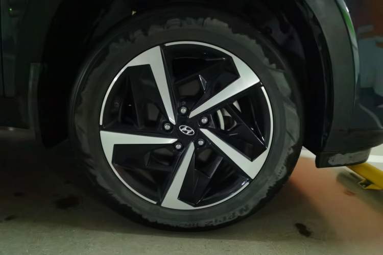 Used Hyundai ix35 2021 2.0L Automatic 2WD GLS Leading Edition Right Front Wheel Hub