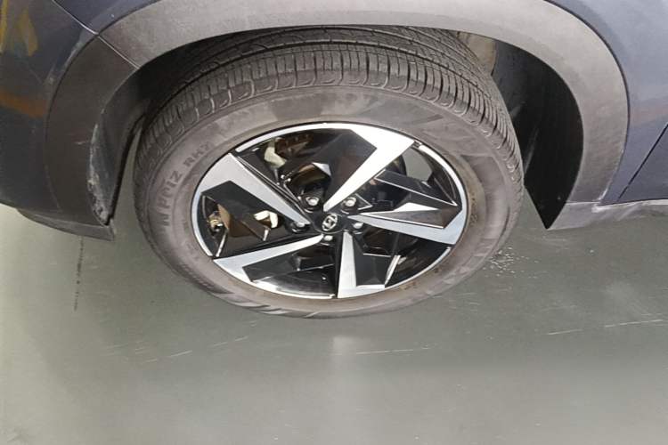 Used Hyundai ix35 2021 2.0L Automatic 2WD GLS Leading Edition Left Front Wheel Hub