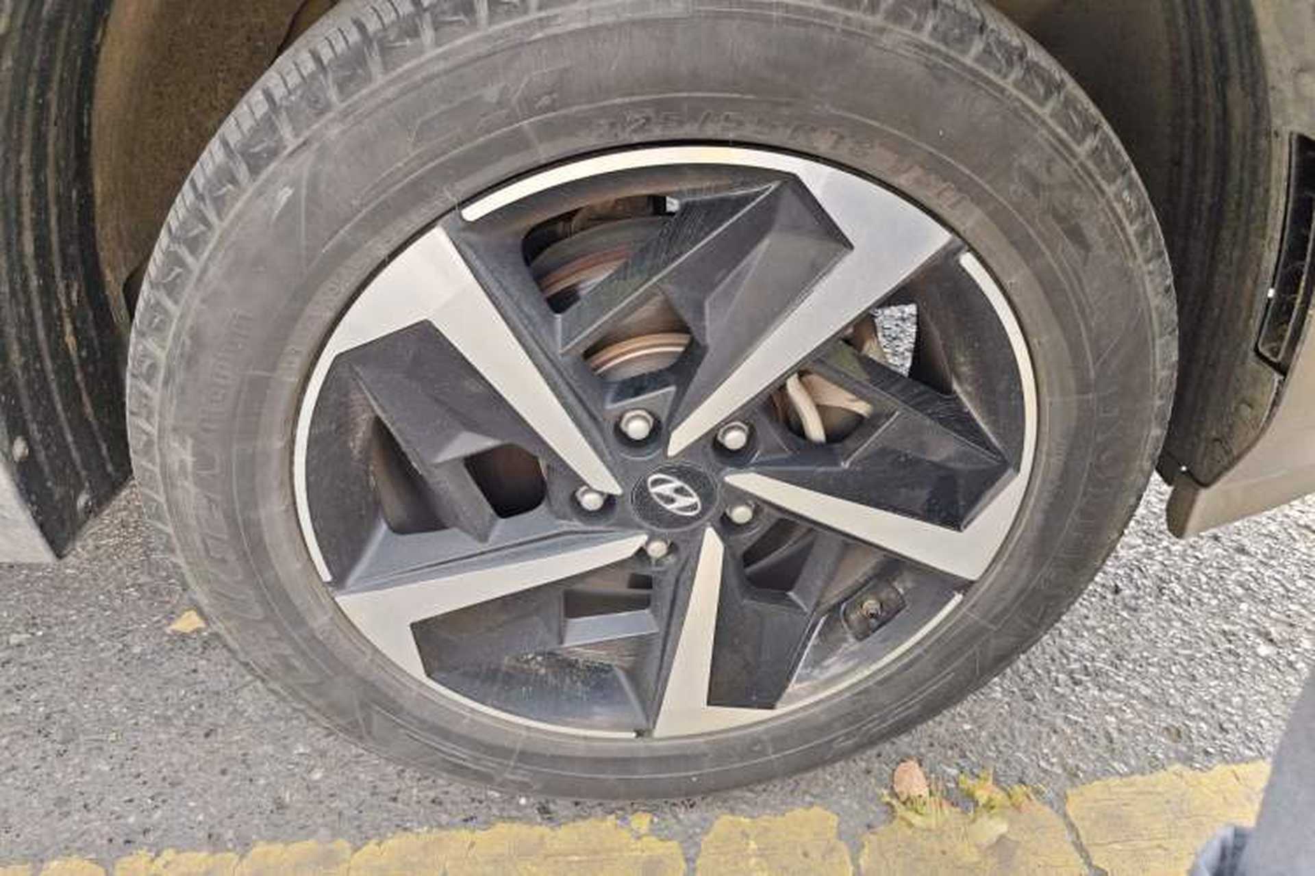 Used Hyundai ix35 2021 2.0L Automatic 2WD GLS Leading Edition Right Front Wheel Hub
