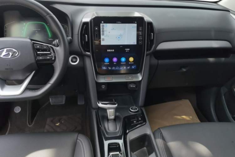 Used Hyundai ix35 2021 2.0L Automatic 2WD GLS Leading Edition Audio And AC Panel