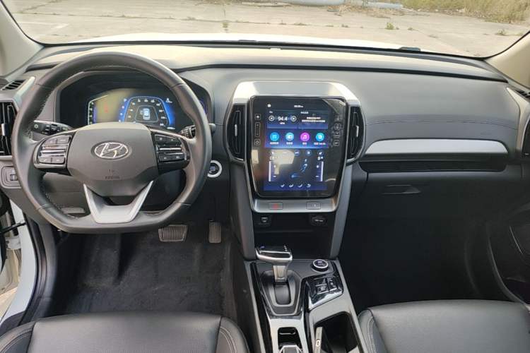 Used Hyundai ix35 2021 2.0L Automatic 2WD GLS Leading Edition Center Console