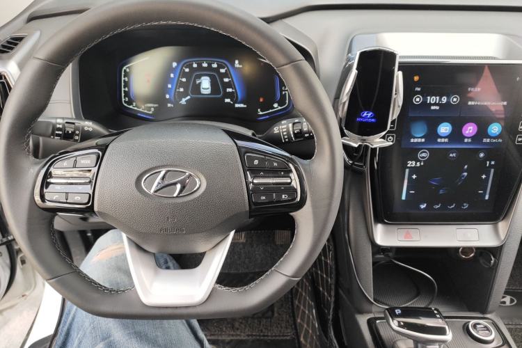 Used Hyundai ix35 2021 2.0L Automatic 2WD GLS Leading Edition Center Console