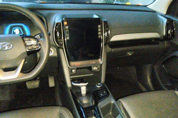 Used Hyundai ix35 2021 2.0L Automatic 2WD GLS Leading Edition Center Console