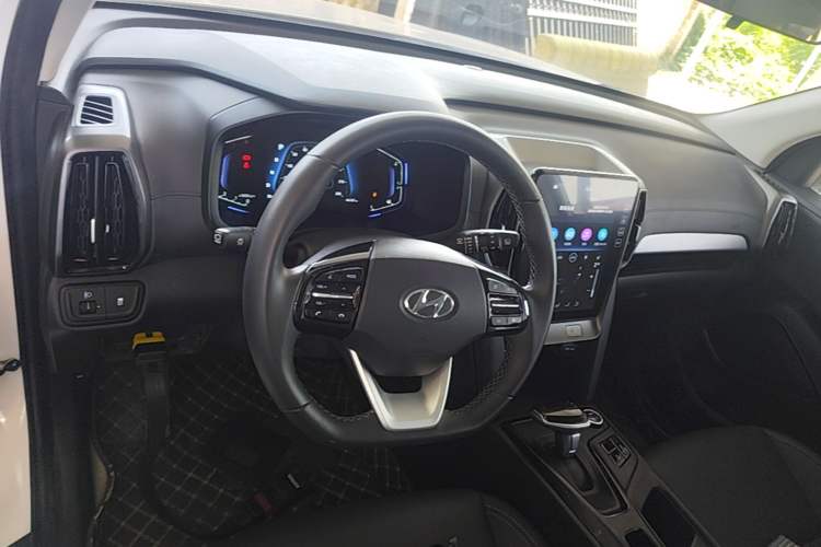Used Hyundai ix35 2021 2.0L Automatic 2WD GLS Leading Edition Center Console