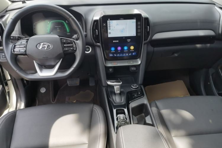 Used Hyundai ix35 2021 2.0L Automatic 2WD GLS Leading Edition Center Console