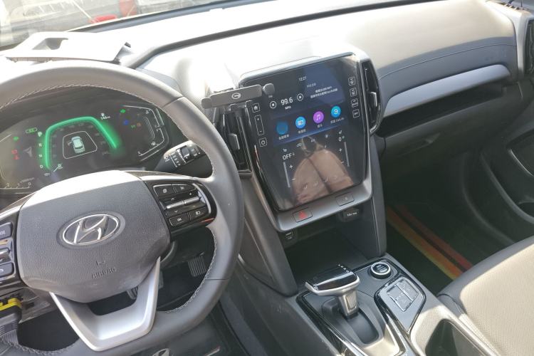 Used Hyundai ix35 2021 2.0L Automatic 2WD GLS Leading Edition Center Console