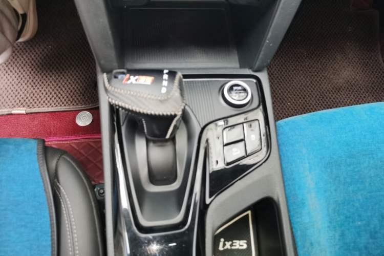 Used Hyundai ix35 2021 2.0L Automatic 2WD GLS Leading Edition Gear Lever