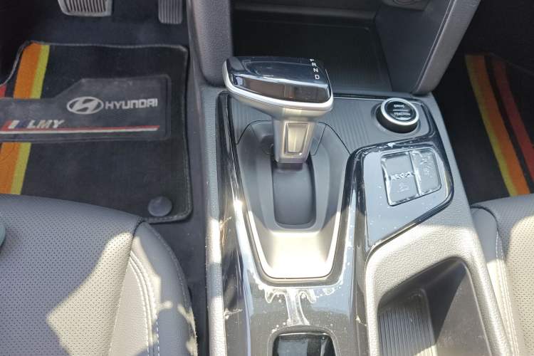 Used Hyundai ix35 2021 2.0L Automatic 2WD GLS Leading Edition Gear Lever