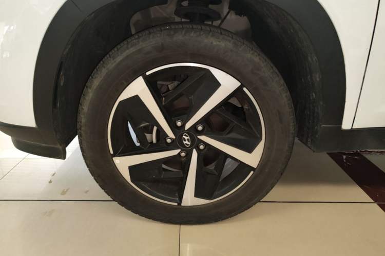 Used Hyundai ix35 2021 2.0L Automatic 2WD GLS Leading Edition Left Front Wheel Hub
