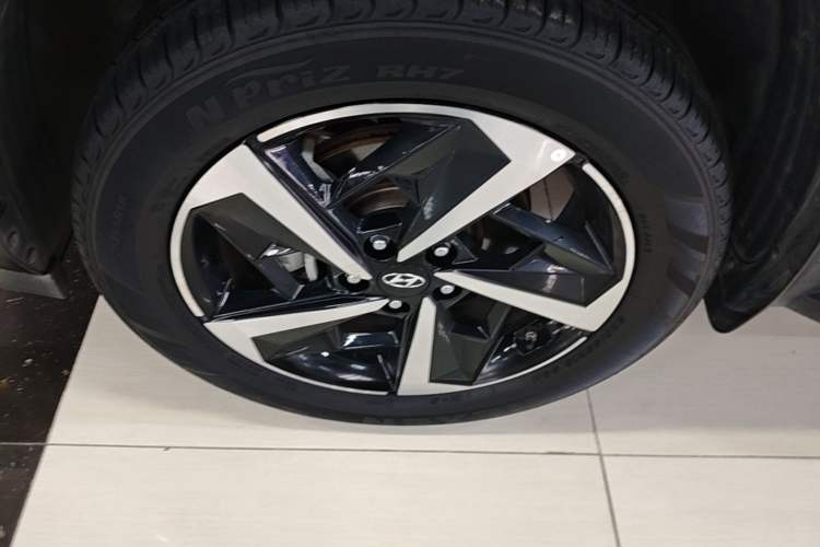 Used Hyundai ix35 2021 2.0L Automatic 2WD GLS Leading Edition Left Front Wheel Hub