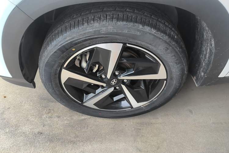 Used Hyundai ix35 2021 2.0L Automatic 2WD GLS Leading Edition Left Front Wheel Hub