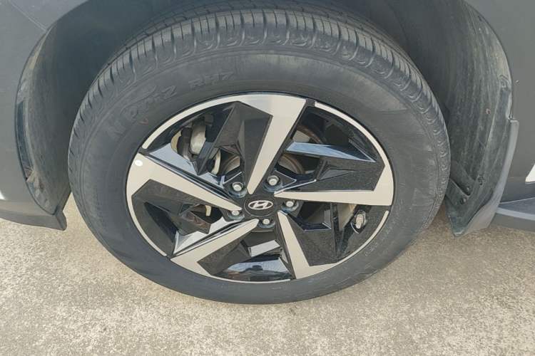 Used Hyundai ix35 2021 2.0L Automatic 2WD GLS Leading Edition Left Front Wheel Hub