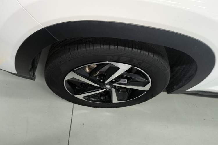 Used Hyundai ix35 2021 2.0L Automatic 2WD GLS Leading Edition Left Front Wheel Hub
