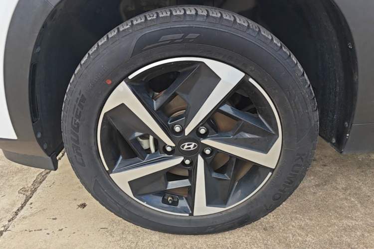 Used Hyundai ix35 2021 2.0L Automatic 2WD GLS Leading Edition Left Front Wheel Hub