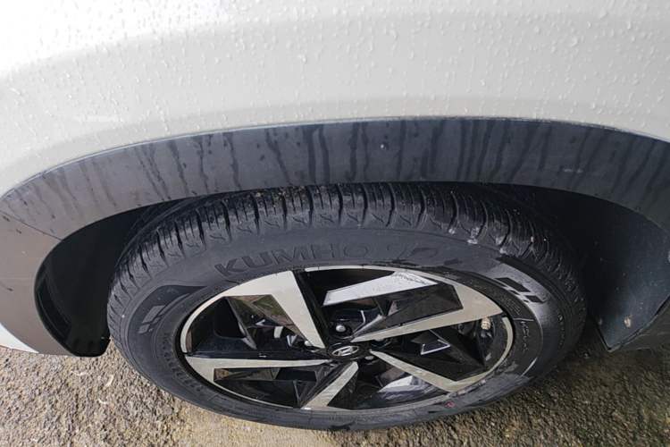 Used Hyundai ix35 2021 2.0L Automatic 2WD GLS Leading Edition Left Front Wheel Hub