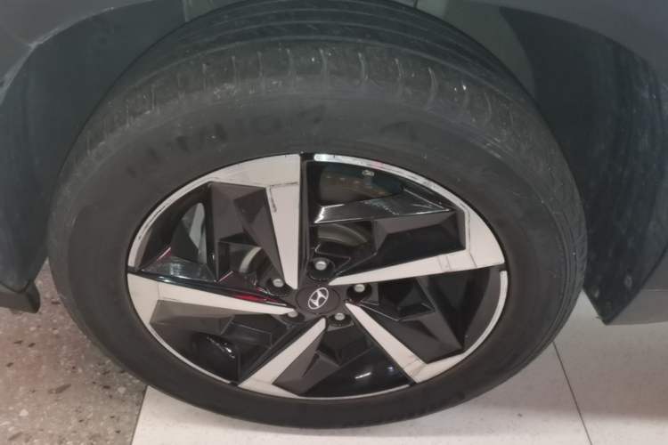 Used Hyundai ix35 2021 2.0L Automatic 2WD GLS Leading Edition Left Front Wheel Hub