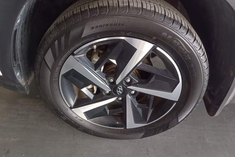 Used Hyundai ix35 2021 2.0L Automatic 2WD GLS Leading Edition Left Front Wheel Hub