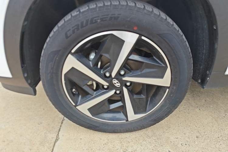 Used Hyundai ix35 2021 2.0L Automatic 2WD GLS Leading Edition Left Front Wheel Hub
