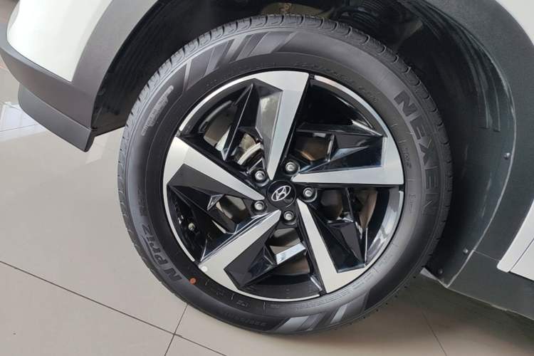 Used Hyundai ix35 2021 2.0L Automatic 2WD GLS Leading Edition Left Front Wheel Hub