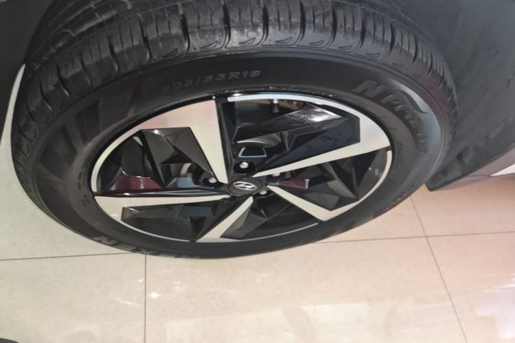 Used Hyundai ix35 2021 2.0L Automatic 2WD GLS Leading Edition Left Front Wheel Hub