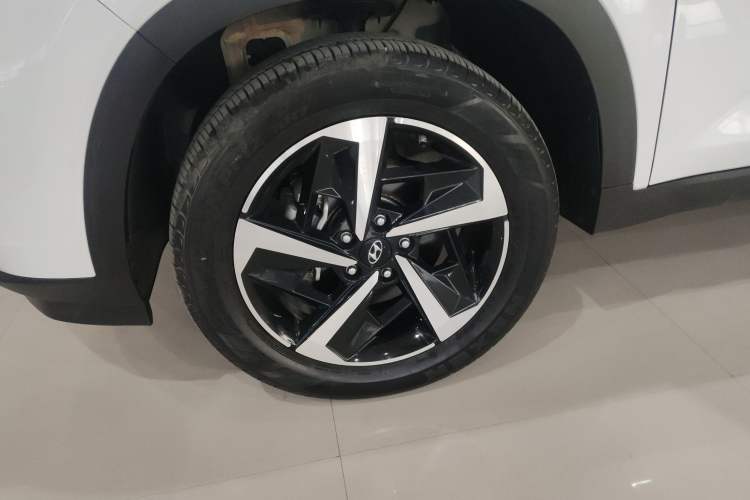 Used Hyundai ix35 2021 2.0L Automatic 2WD GLS Leading Edition Left Front Wheel Hub