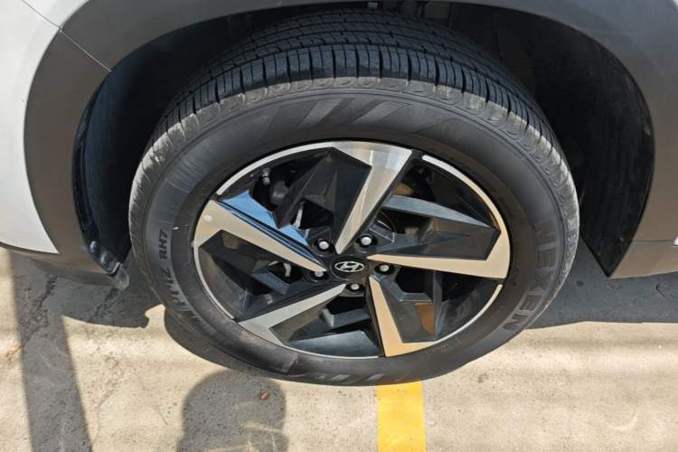 Used Hyundai ix35 2021 2.0L Automatic 2WD GLS Leading Edition Left Front Wheel Hub