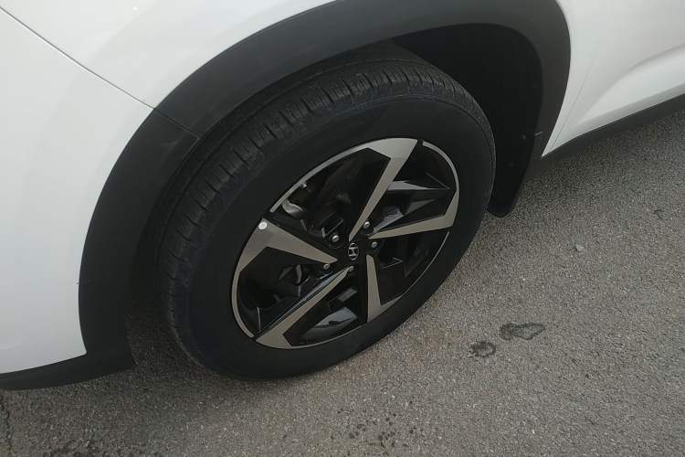 Used Hyundai ix35 2021 2.0L Automatic 2WD GLS Leading Edition Left Front Wheel Hub