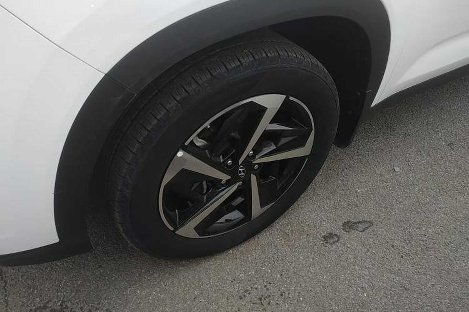 Used Hyundai ix35 2021 2.0L Automatic 2WD GLS Leading Edition Left Front Wheel Hub