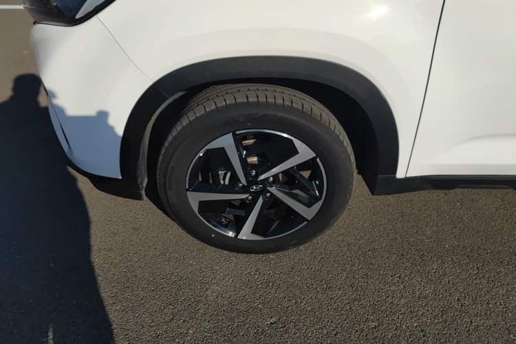 Used Hyundai ix35 2021 2.0L Automatic 2WD GLS Leading Edition Left Front Wheel Hub