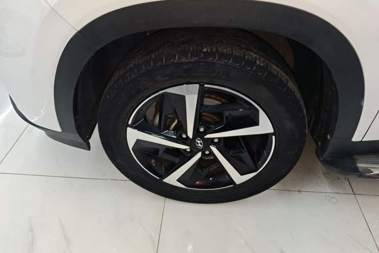 Used Hyundai ix35 2021 2.0L Automatic 2WD GLS Leading Edition Left Front Wheel Hub