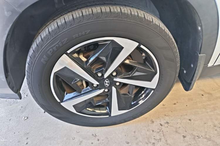 Used Hyundai ix35 2021 2.0L Automatic 2WD GLS Leading Edition Left Front Wheel Hub
