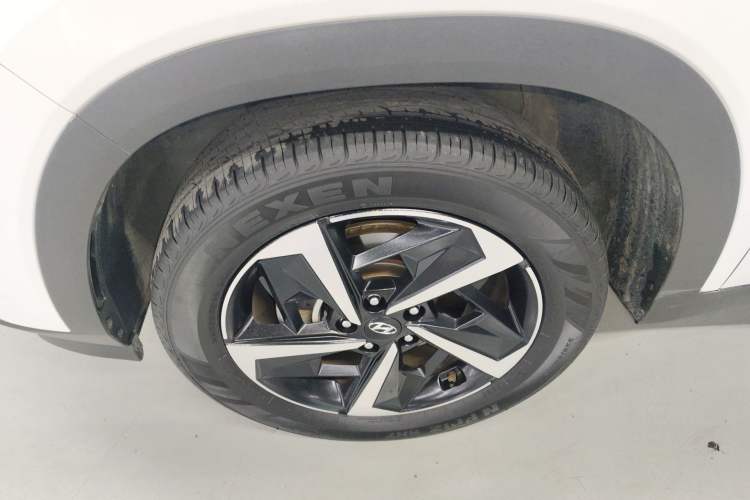 Used Hyundai ix35 2021 2.0L Automatic 2WD GLS Leading Edition Left Front Wheel Hub