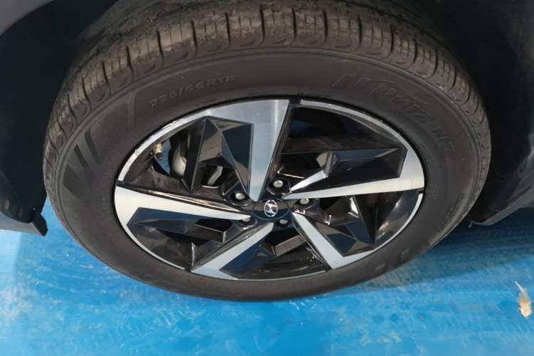 Used Hyundai ix35 2021 2.0L Automatic 2WD GLS Leading Edition Left Front Wheel Hub