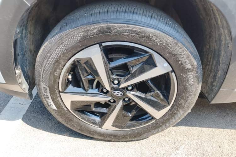 Used Hyundai ix35 2021 2.0L Automatic 2WD GLS Leading Edition Left Front Wheel Hub