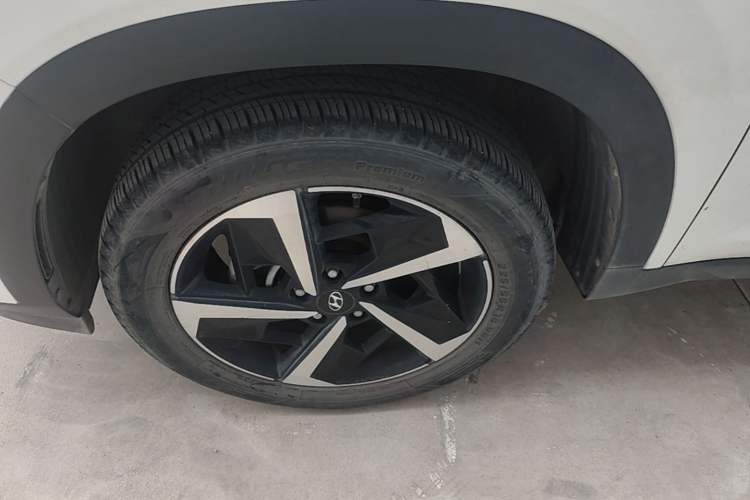 Used Hyundai ix35 2021 2.0L Automatic 2WD GLS Leading Edition Left Front Wheel Hub