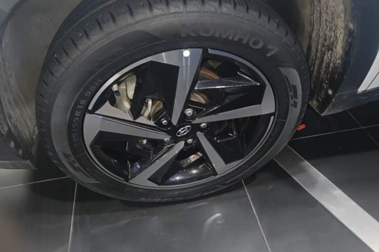 Used Hyundai ix35 2021 2.0L Automatic 2WD GLS Leading Edition Left Front Wheel Hub