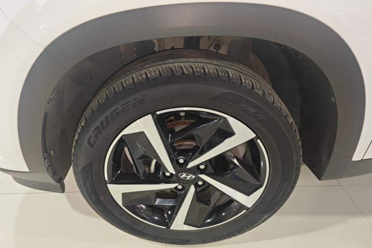 Used Hyundai ix35 2021 2.0L Automatic 2WD GLS Leading Edition Left Front Wheel Hub
