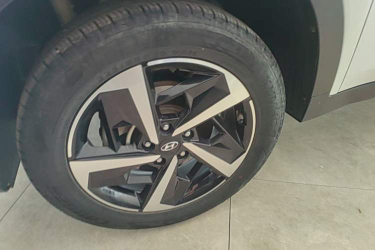 Used Hyundai ix35 2021 2.0L Automatic 2WD GLS Leading Edition Left Front Wheel Hub