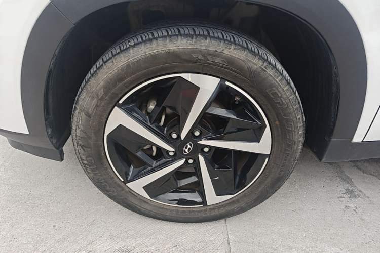 Used Hyundai ix35 2021 2.0L Automatic 2WD GLS Leading Edition Left Front Wheel Hub