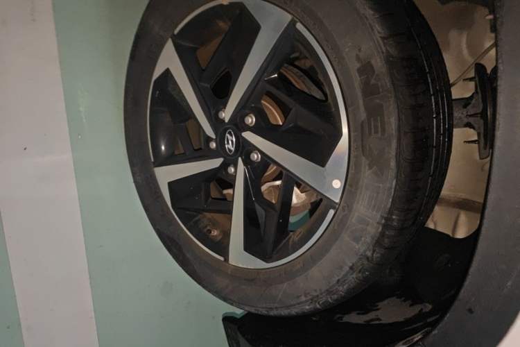 Used Hyundai ix35 2021 2.0L Automatic 2WD GLS Leading Edition Right Front Wheel Hub