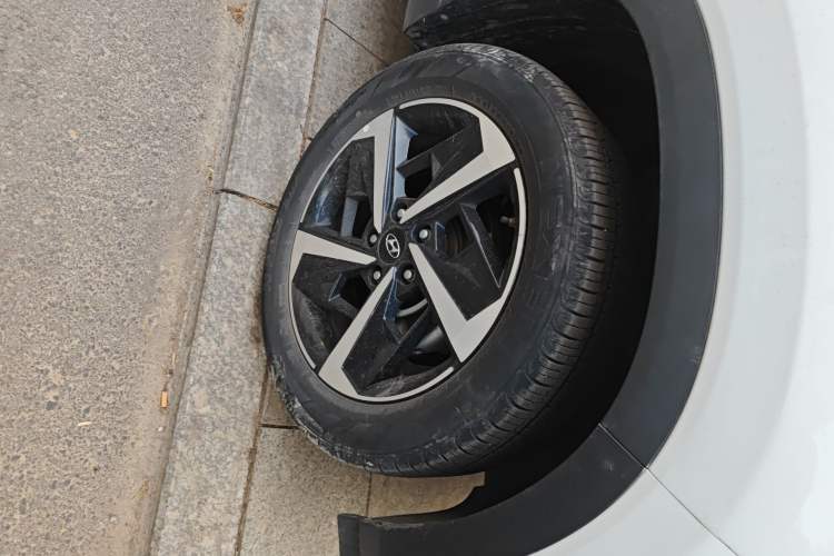 Used Hyundai ix35 2021 2.0L Automatic 2WD GLS Leading Edition Right Front Wheel Hub