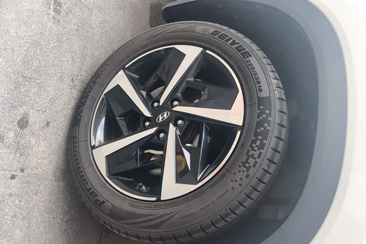 Used Hyundai ix35 2021 2.0L Automatic 2WD GLS Leading Edition Right Front Wheel Hub