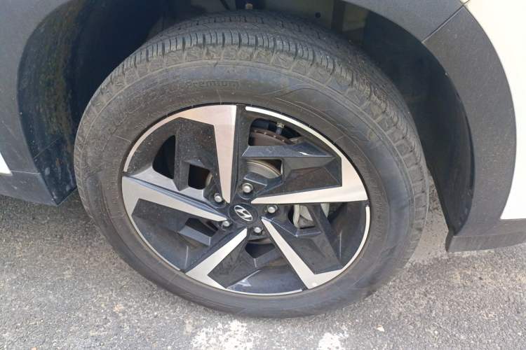 Used Hyundai ix35 2021 2.0L Automatic 2WD GLS Leading Edition Right Front Wheel Hub