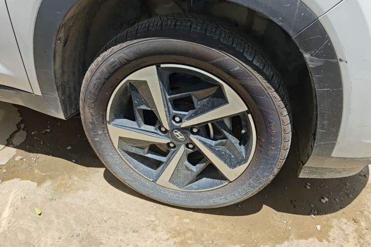 Used Hyundai ix35 2021 2.0L Automatic 2WD GLS Leading Edition Right Front Wheel Hub